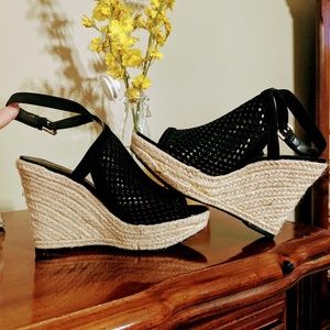 Guess wedges